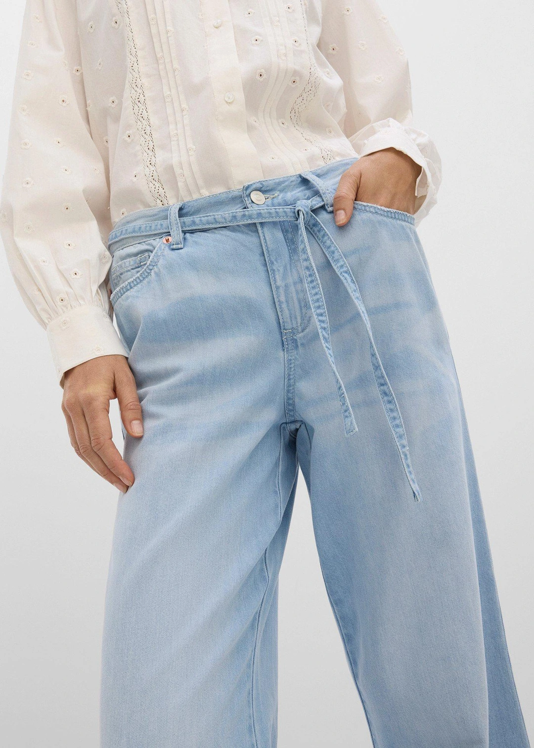 Jean large taille mi-haute avec ceinture
