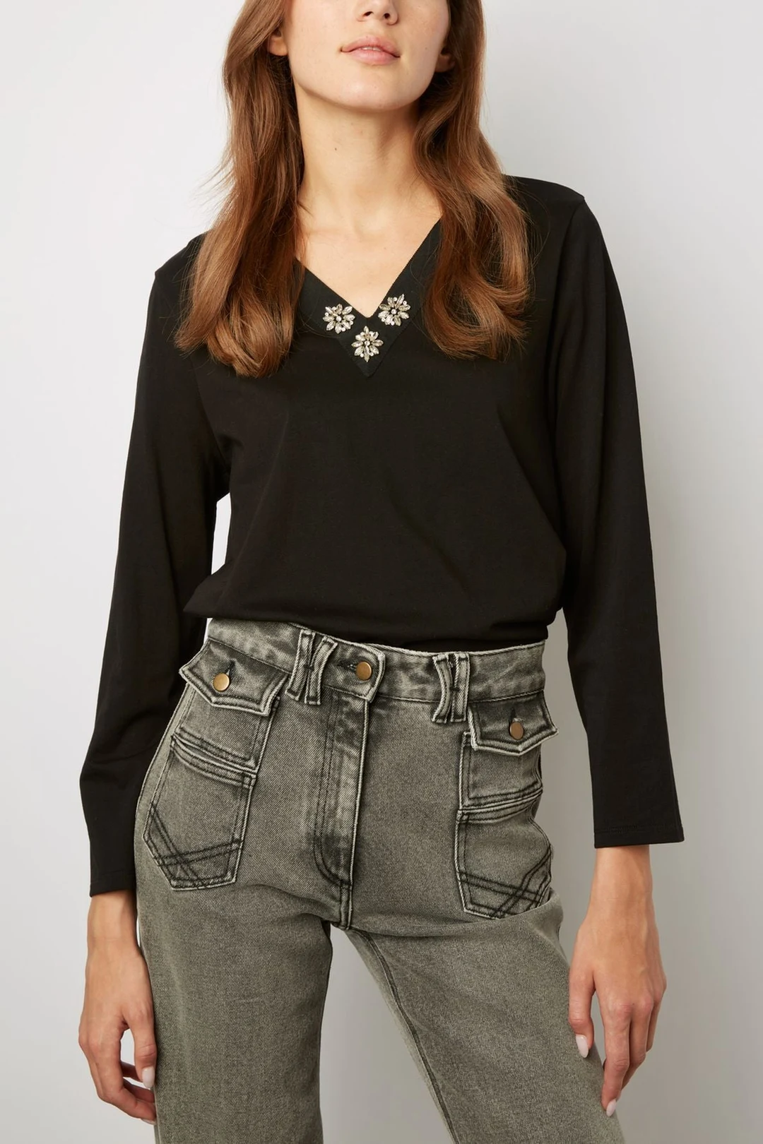 T-shirt uni au col V décoré de diamants - ARIELLE - Noir
