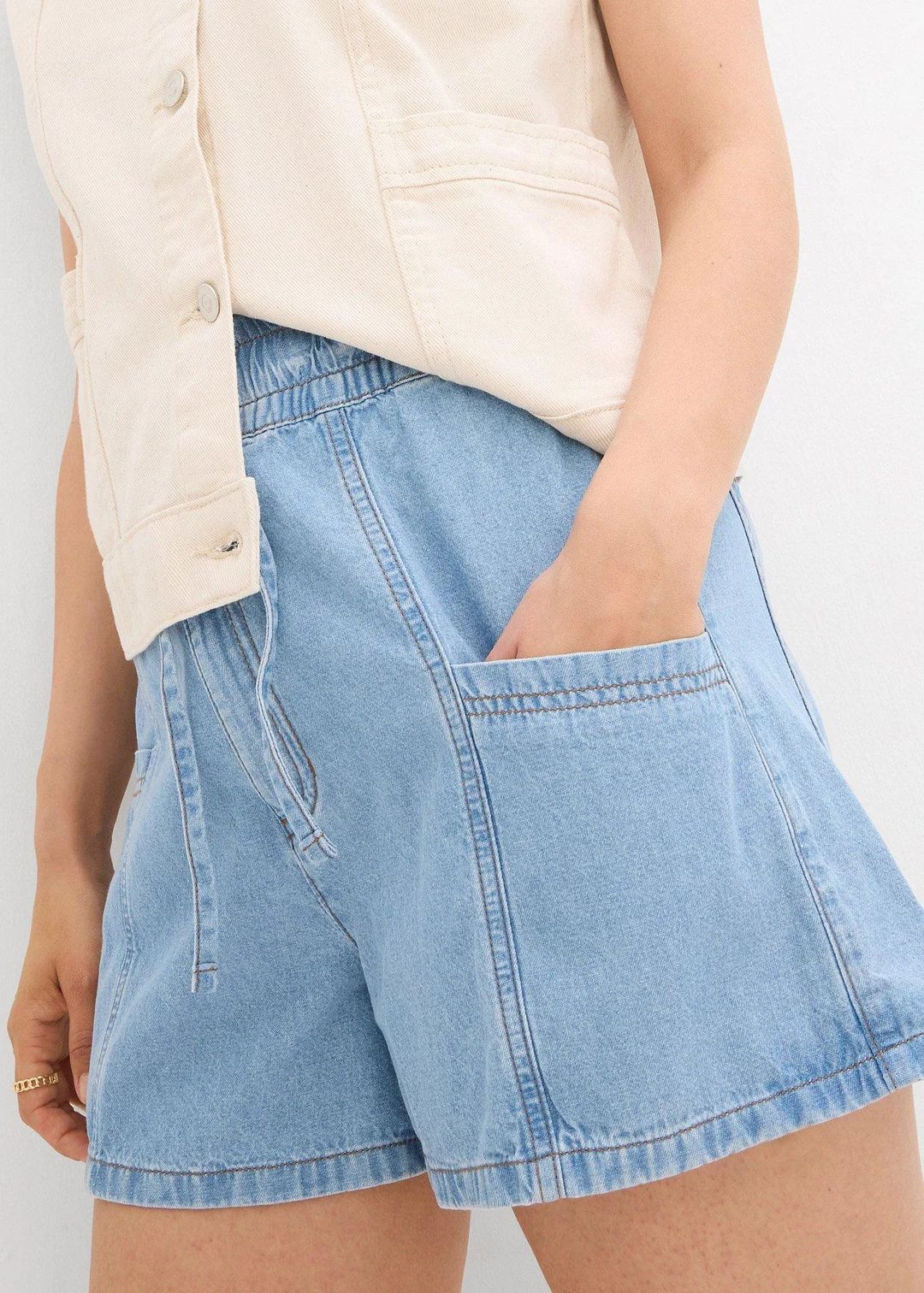 Short en jean avec taille haute élastiquée