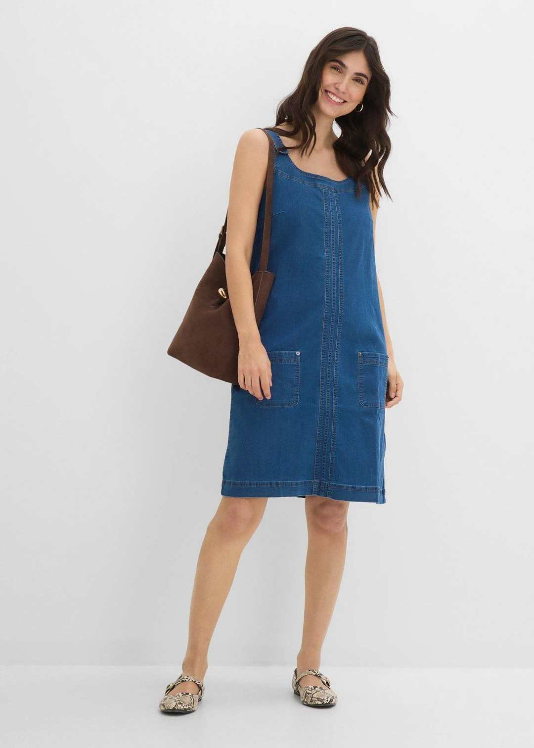 Robe en jean coton avec bretelles de salopette, longueur genou