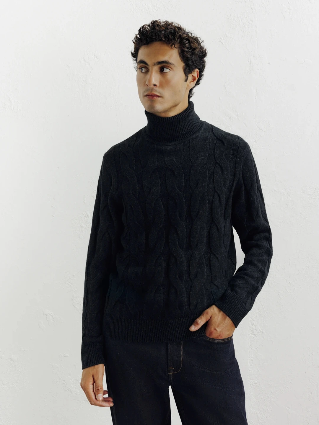 IZAC - Pull col roulé torsadé noir