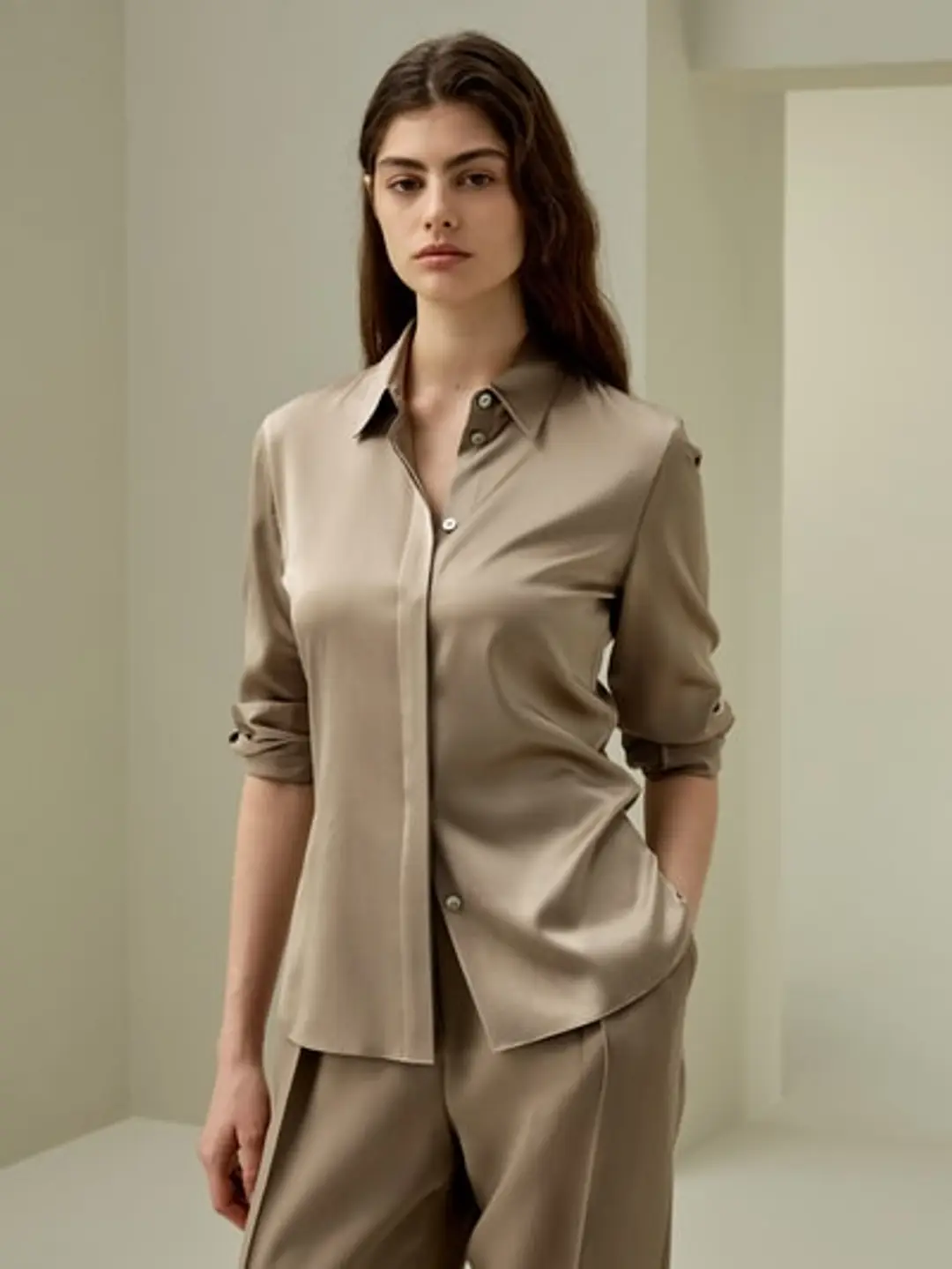 Chemise en soie à silhouette élégante