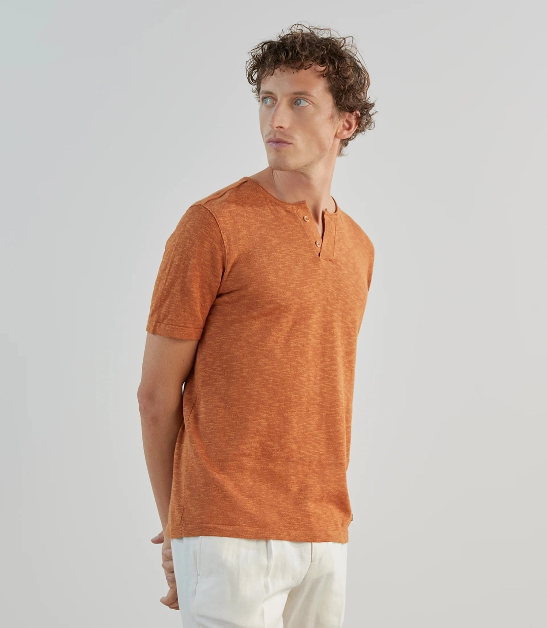 IZAC - T-shirt à manches courtes avec col tunisien orange