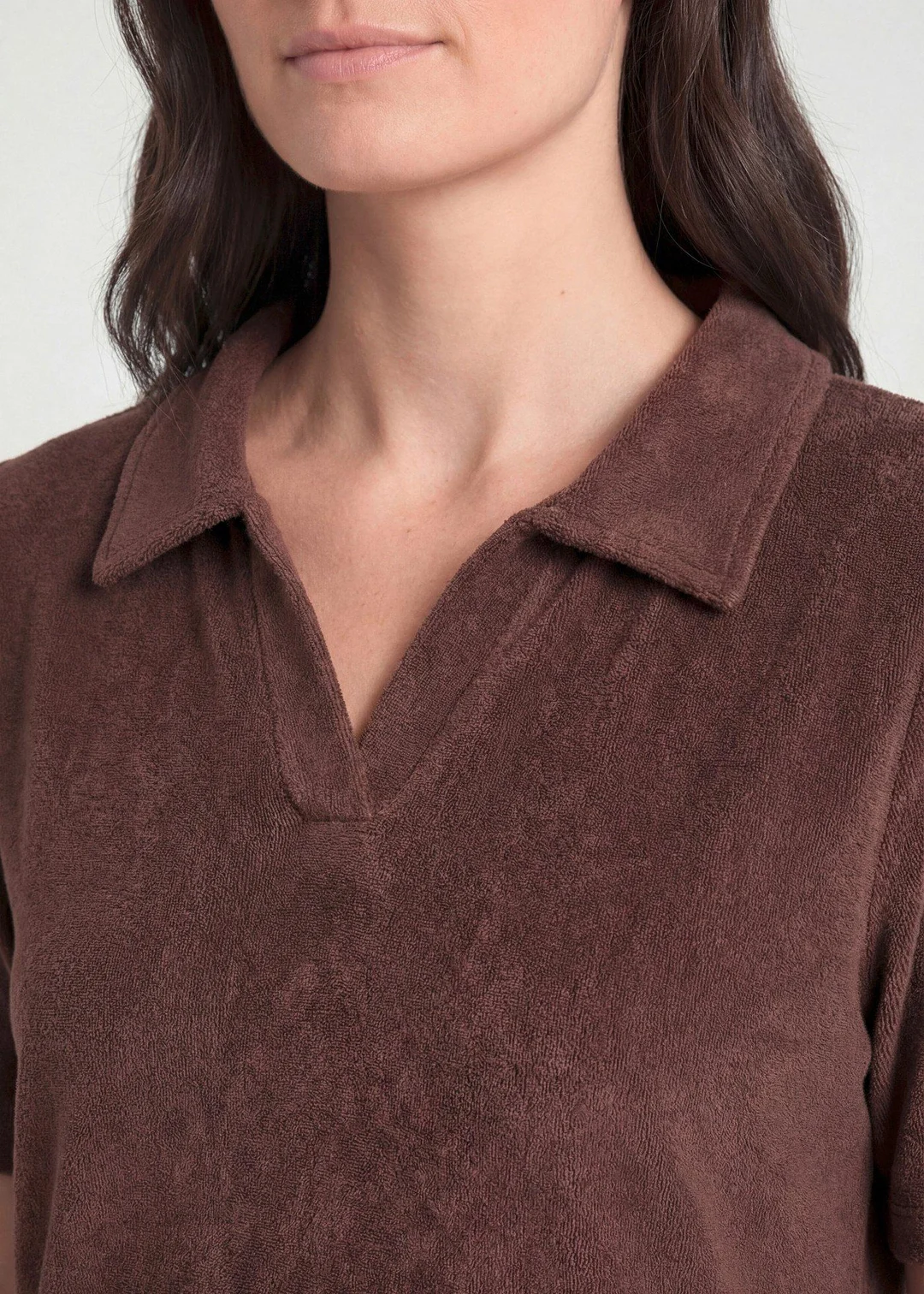 Robe longueur genou en tissu éponge avec col polo