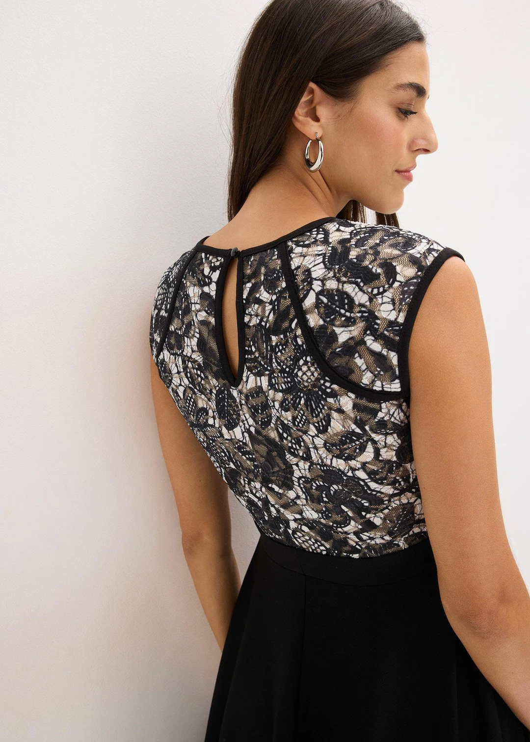 Robe midi avec dentelle