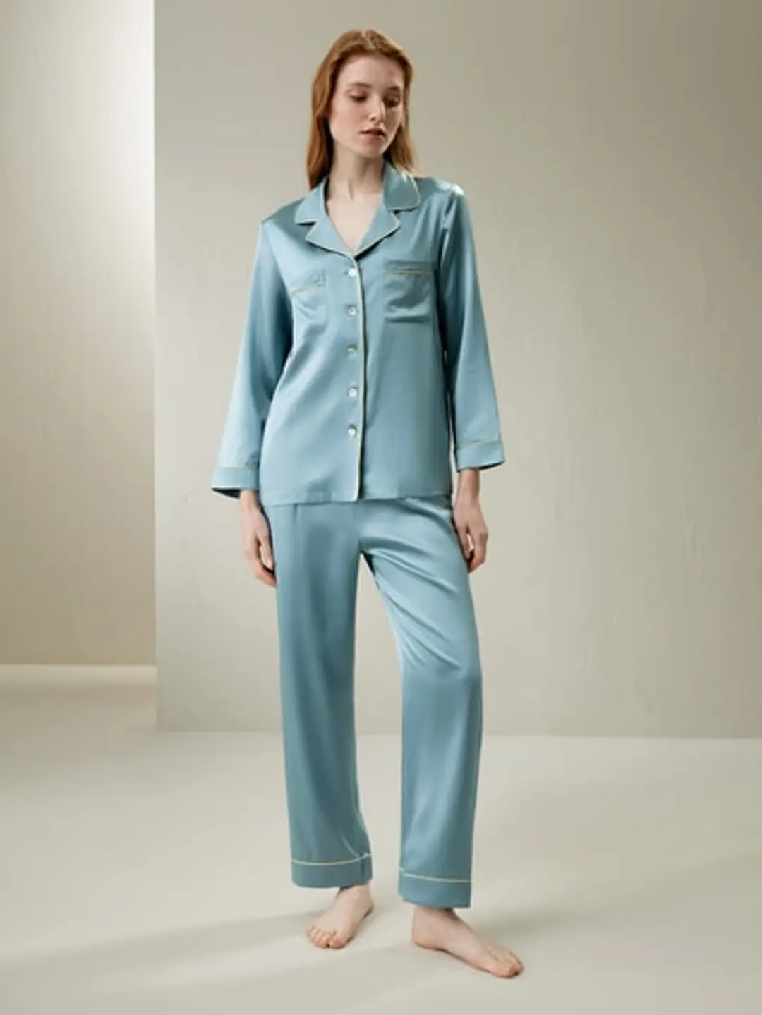 Ensemble Pyjama à Passepoil d'Or en Soie