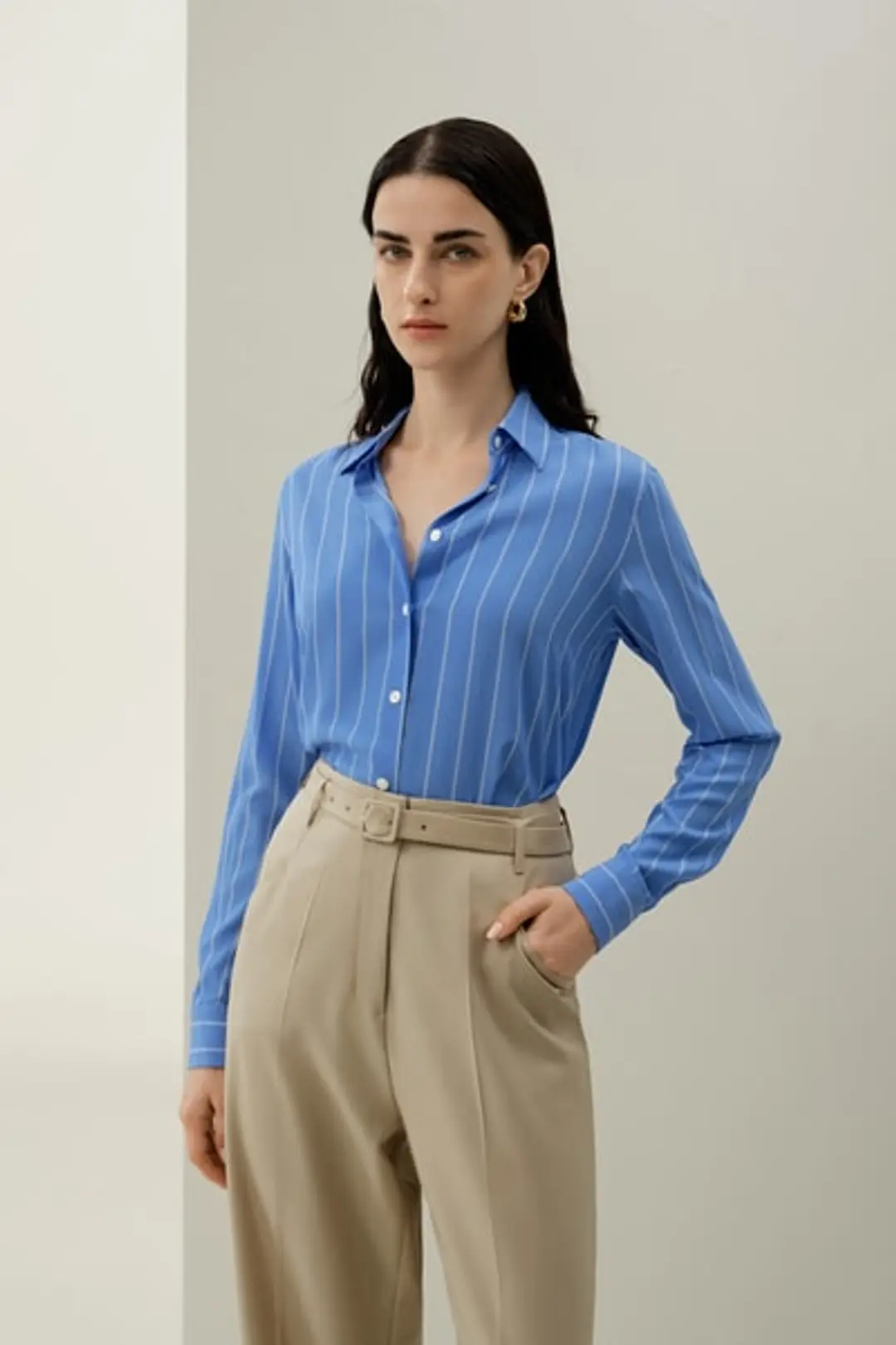 Chemise à Manches Courtes Rayée Amalfi en soie crêpe de chine | Bleu Méditerranéen
