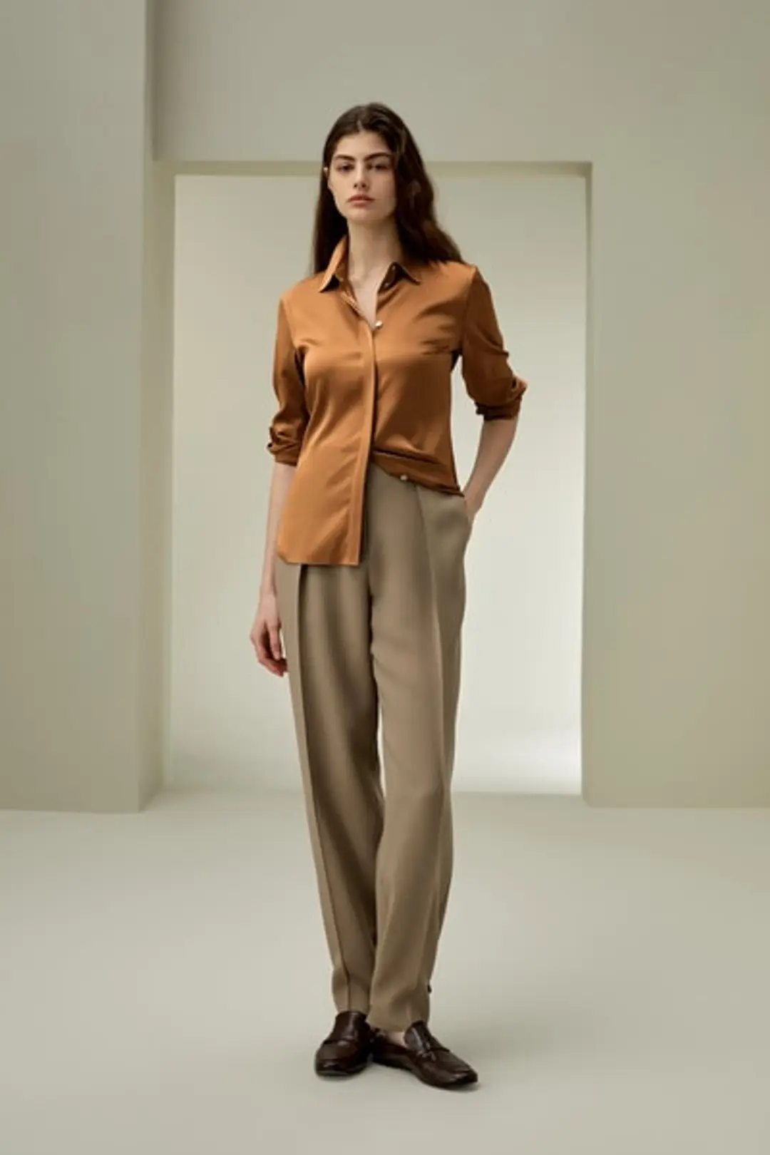 Chemise en soie à silhouette élégante