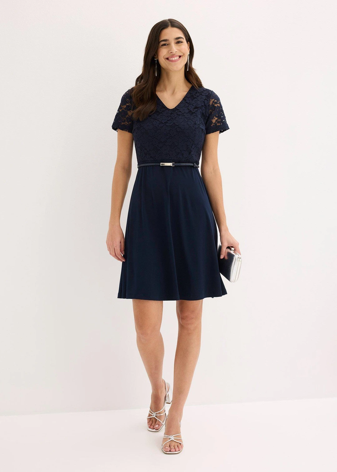 Robe courte avec ceinture et dentelle - 2