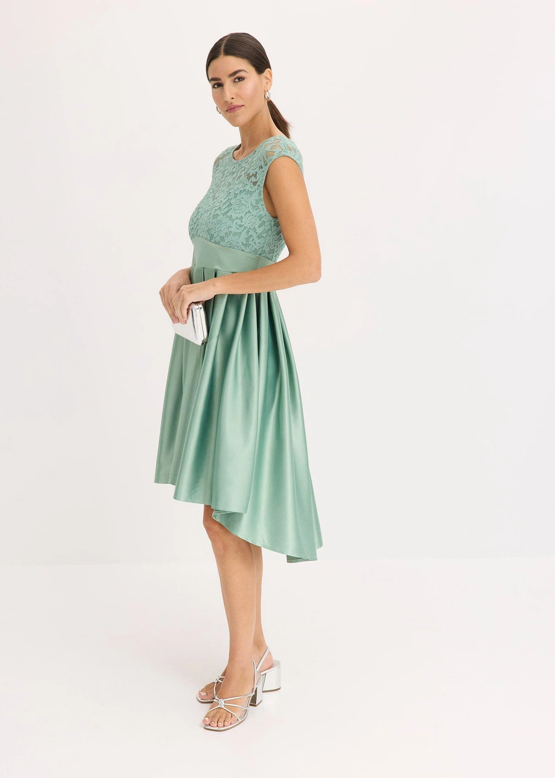 Robe courte devant, longue derrière en satin brillant avec dentelle - 2