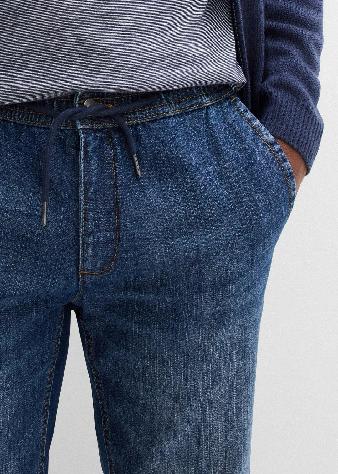 Jean droit et léger à taille élastiquée, regular