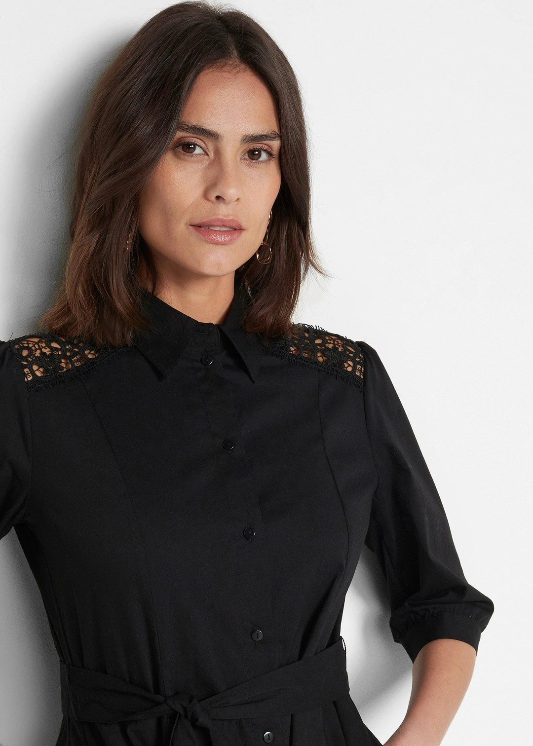 Robe-chemise avec dentelle et lien à nouer