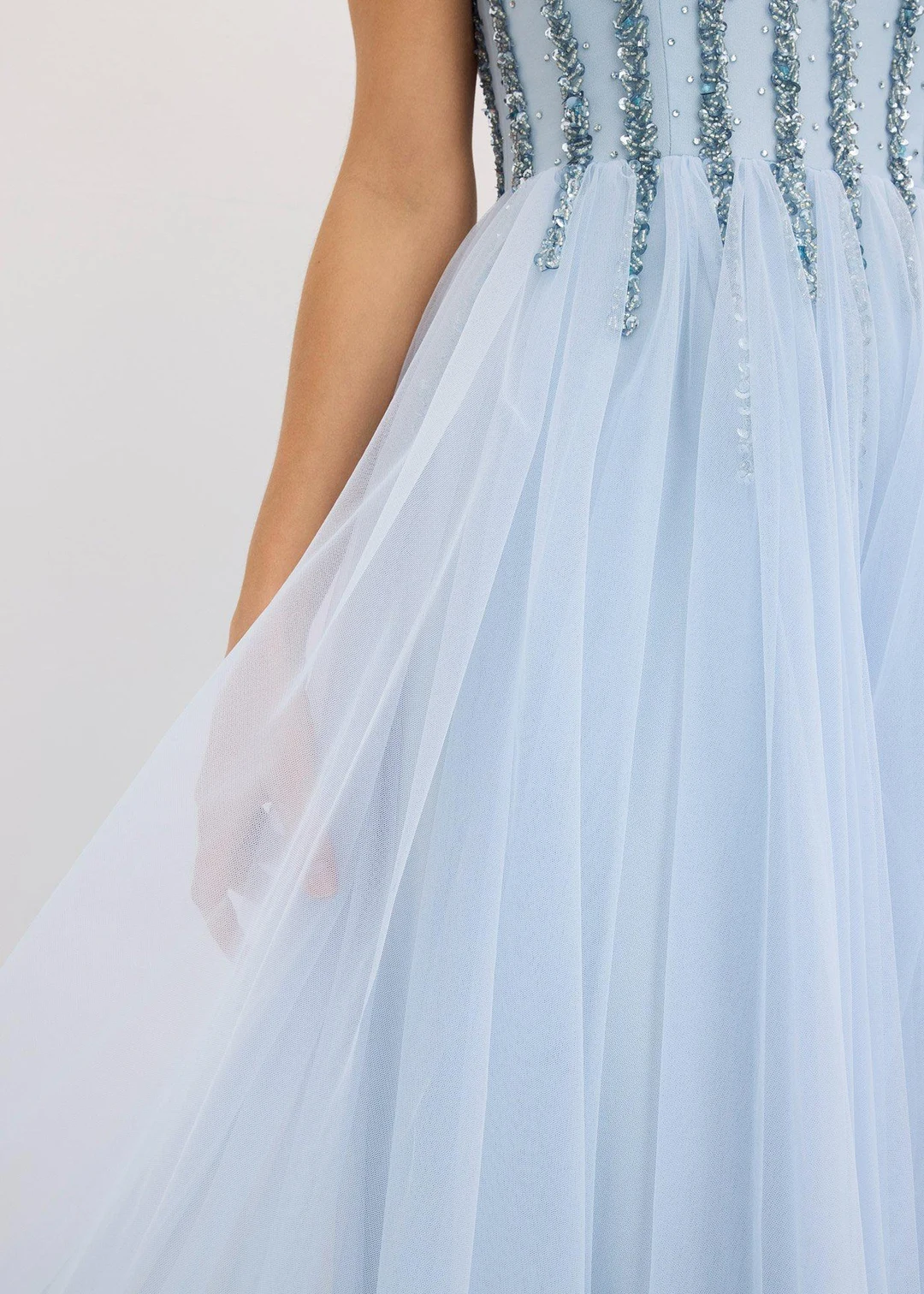Robe longue en tulle fin avec sequins brodés - 3