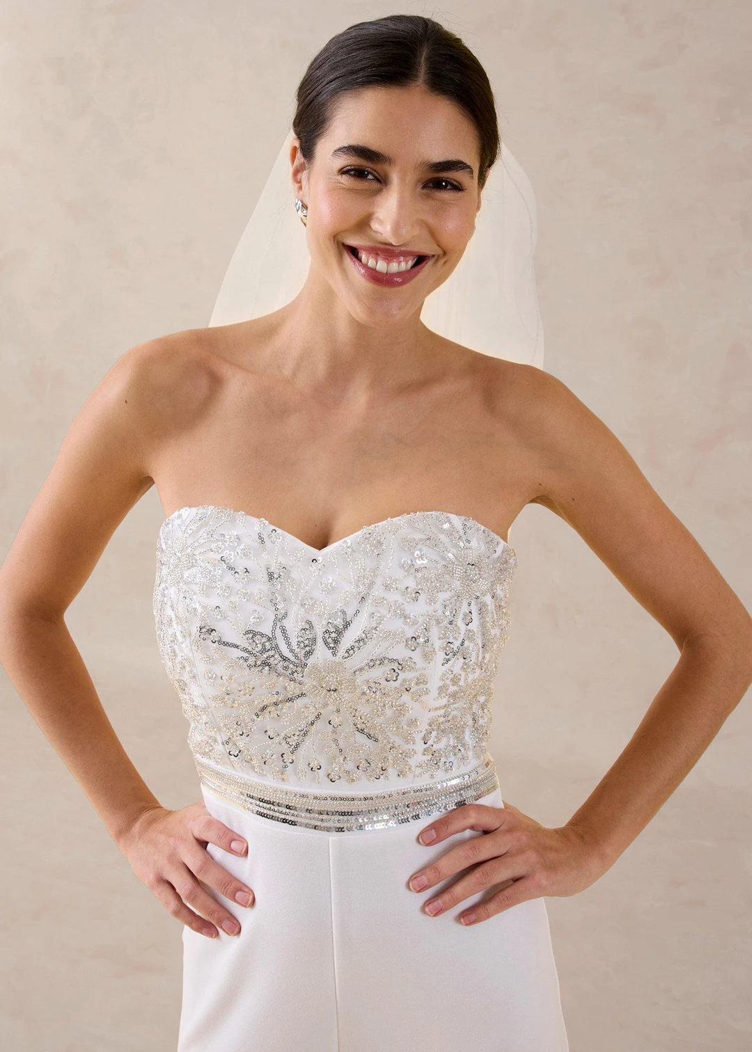 Combinaison en crêpe texturé avec perles brodées