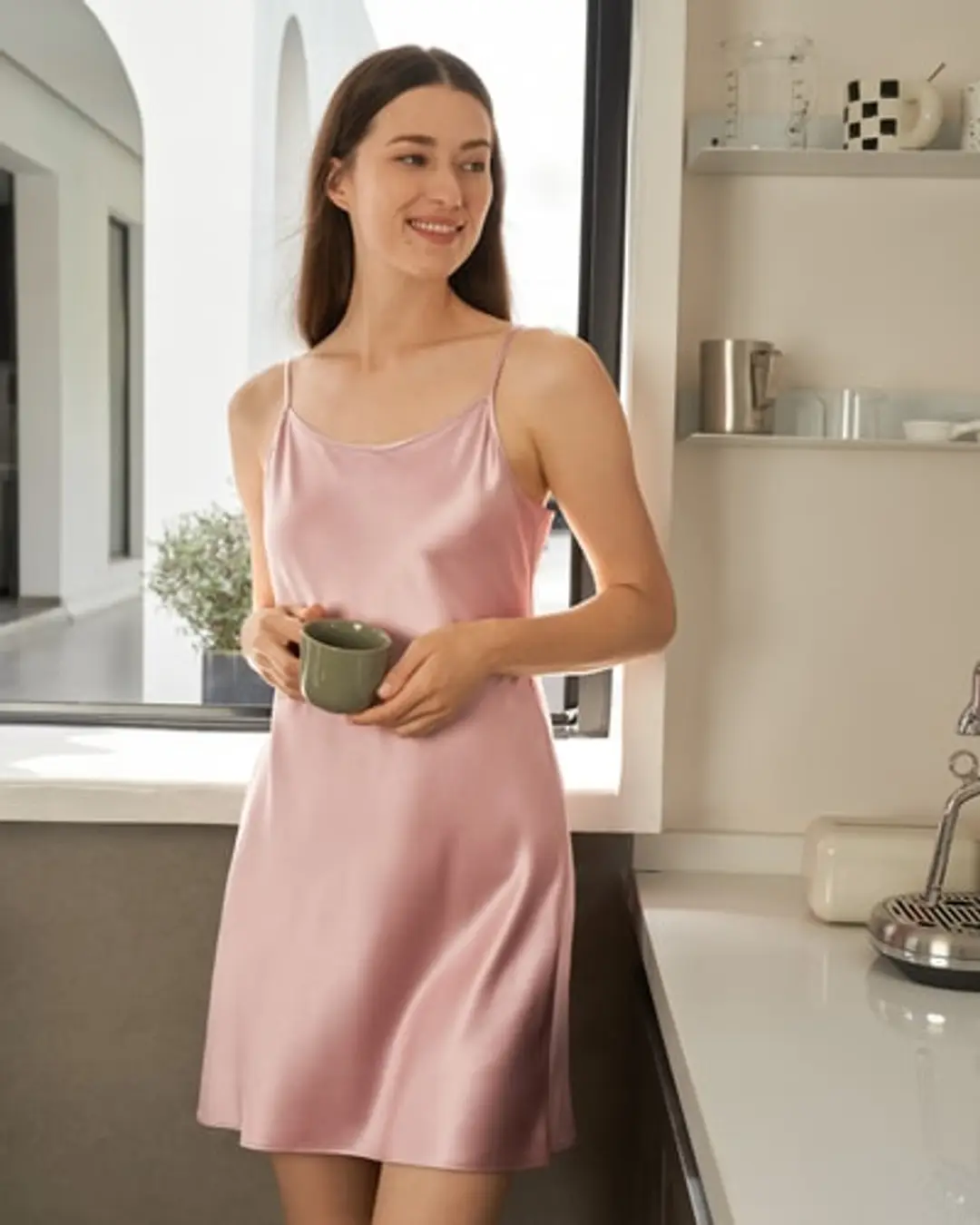 Chemise de nuit Mi Longue À Fines Bretelles