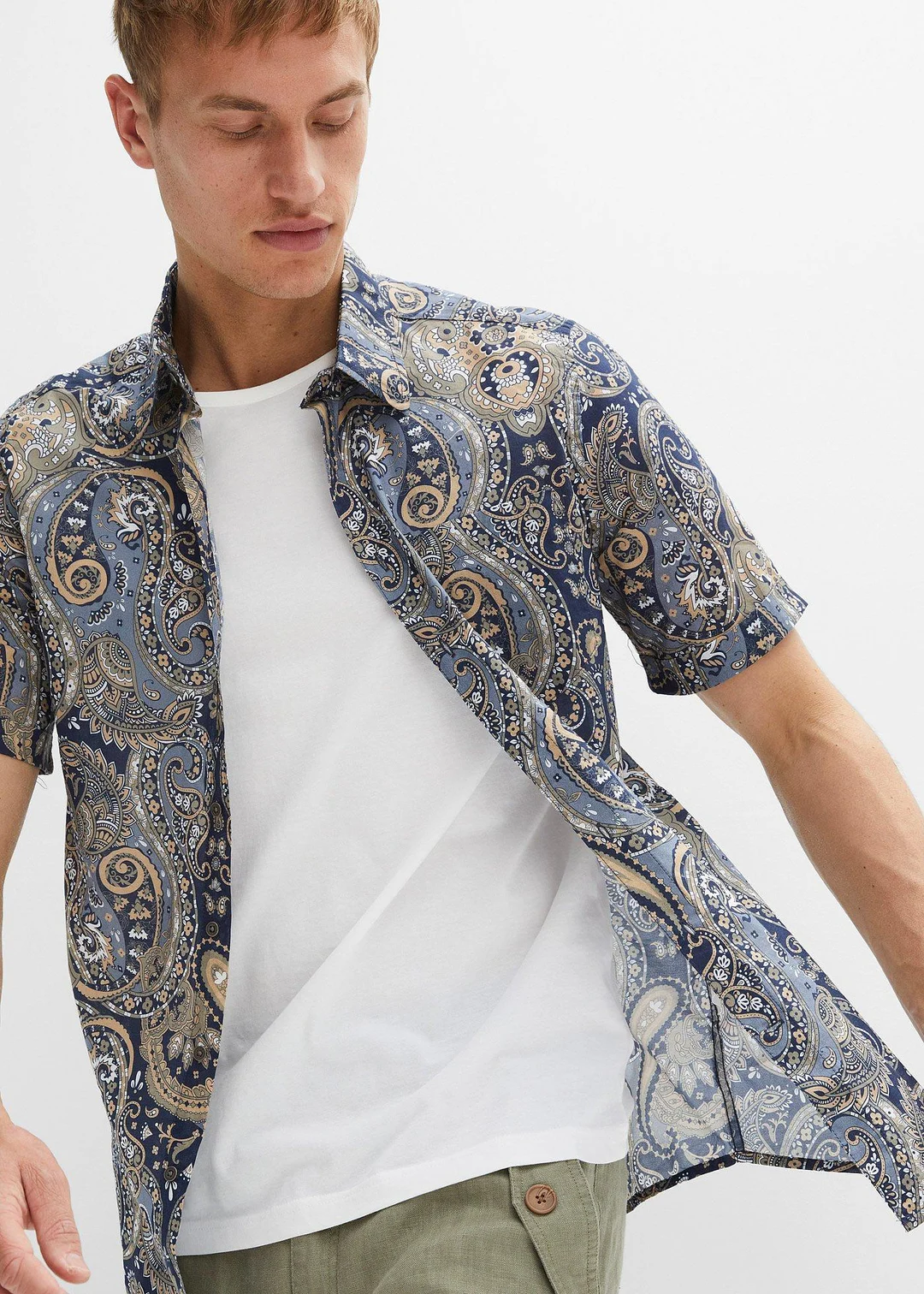Chemise manches courtes en matière estivale légère